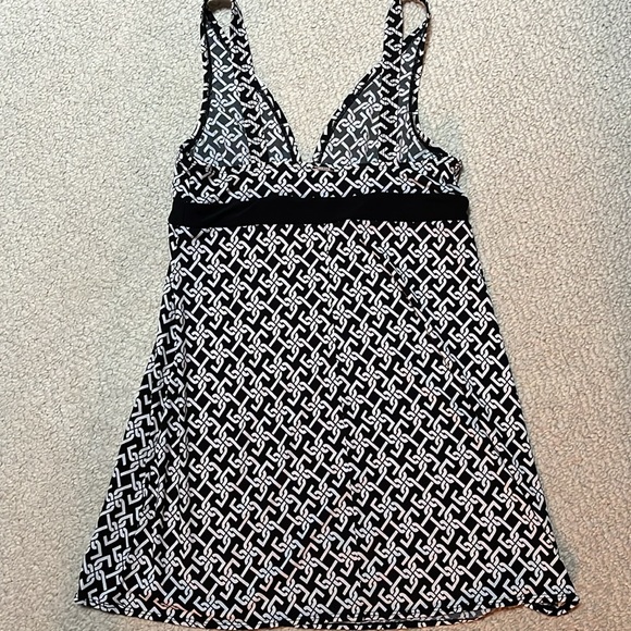 Ann Cole Cover Up - Picture 2 of 3